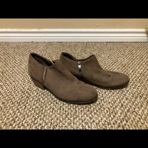 GORGEOUS BOOTIES! NEVER BEEN WORN IN GREAT COND!!